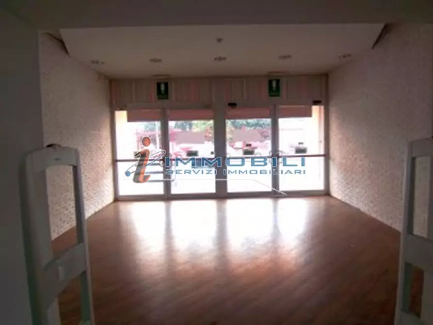 Immagine 21 di Negozio in affitto  in VIA CASSINELLA a Vimodrone