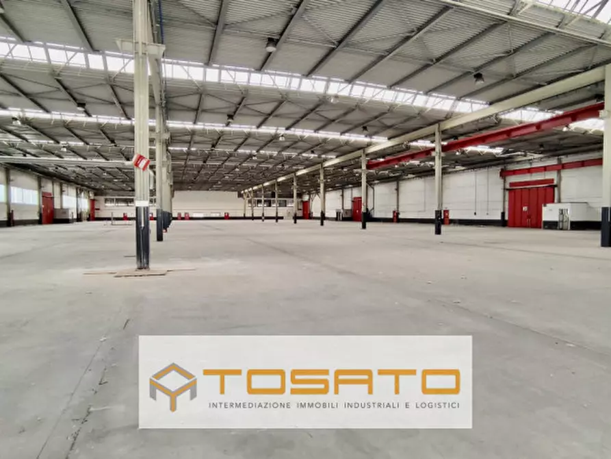 Immagine 2 di Capannone industriale in affitto  a Villafranca Di Verona
