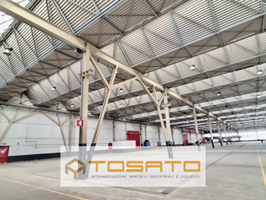 Immagine 5 di Capannone industriale in affitto  a Villafranca Di Verona
