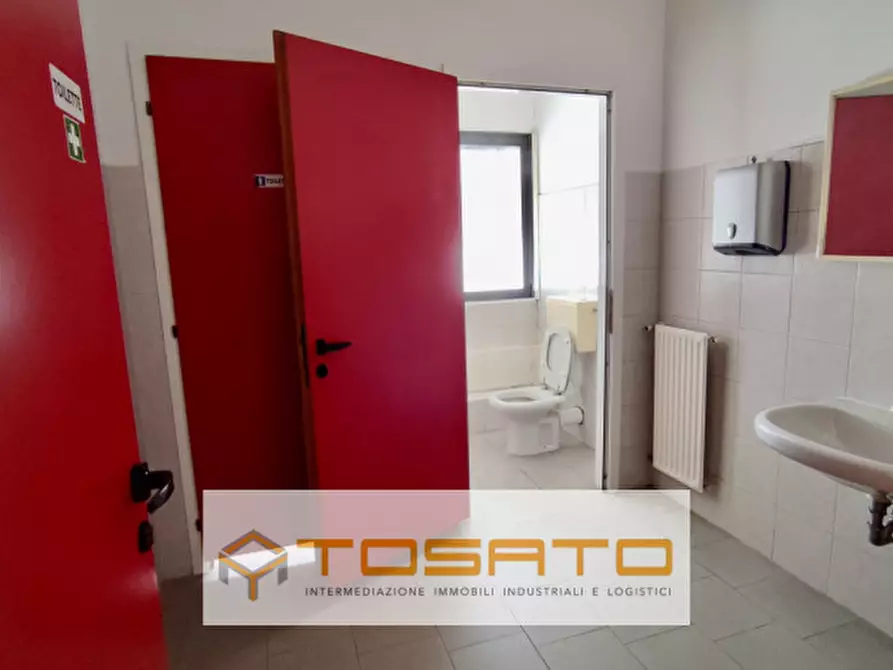 Immagine 9 di Capannone industriale in affitto  a Villafranca Di Verona