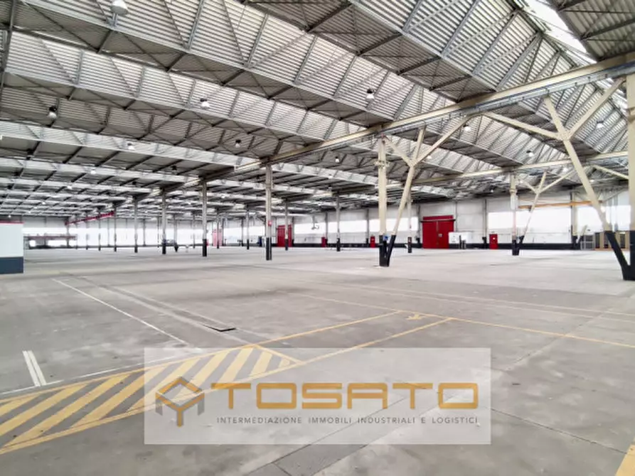 Immagine 3 di Capannone industriale in vendita  a Villafranca Di Verona