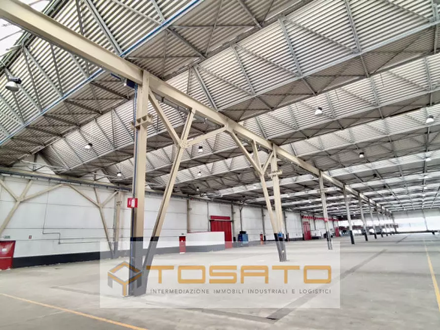 Immagine 5 di Capannone industriale in vendita  a Villafranca Di Verona