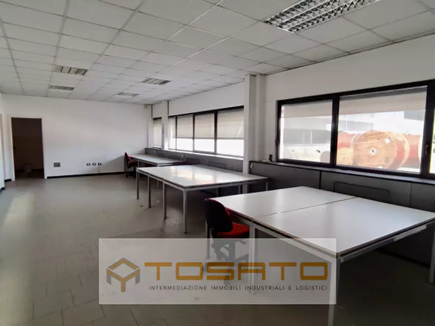 Immagine 6 di Capannone industriale in vendita  a Villafranca Di Verona