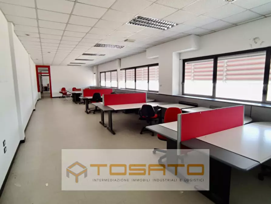 Immagine 7 di Capannone industriale in vendita  a Villafranca Di Verona