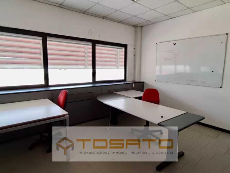 Immagine 9 di Capannone industriale in vendita  a Villafranca Di Verona