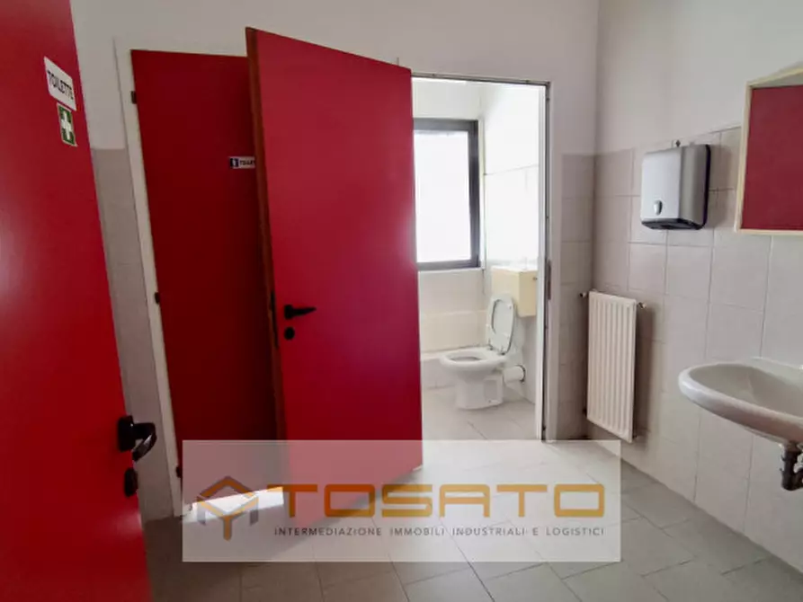 Immagine 10 di Capannone industriale in vendita  a Villafranca Di Verona