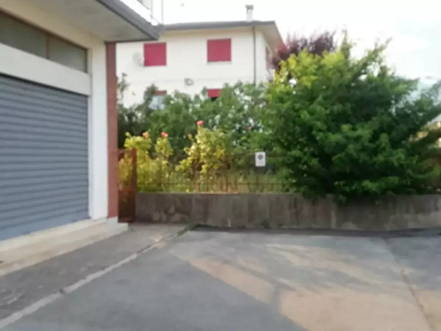 Immagine 2 di Appartamento in vendita  a Schio