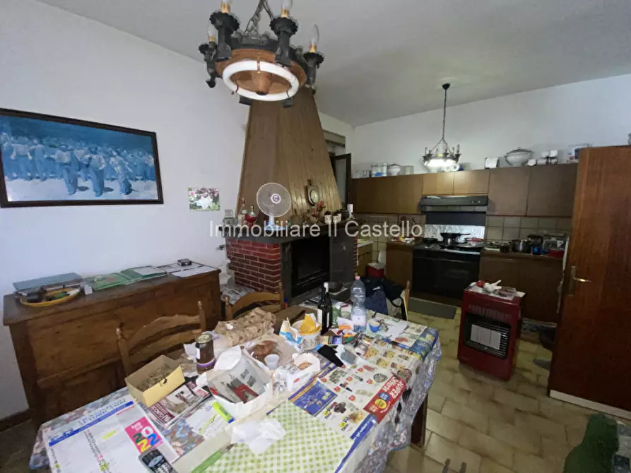 Immagine 3 di Casa indipendente in vendita  in via Carducci a Castiglione Del Lago