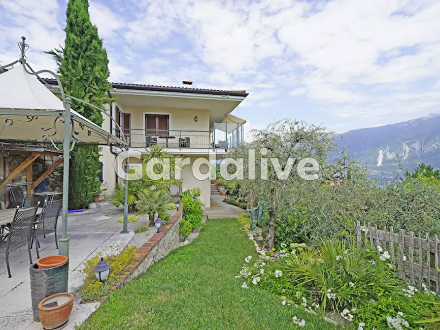 Immagine 3 di Villa in vendita  a Tremosine