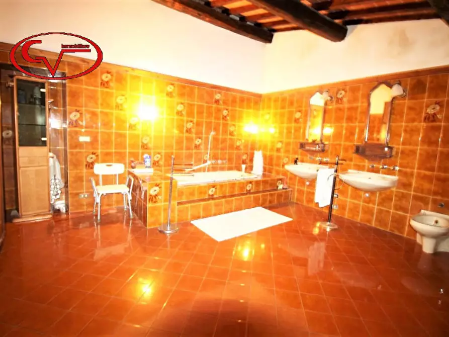 Immagine 33 di Villa in vendita  in setteponti a Reggello