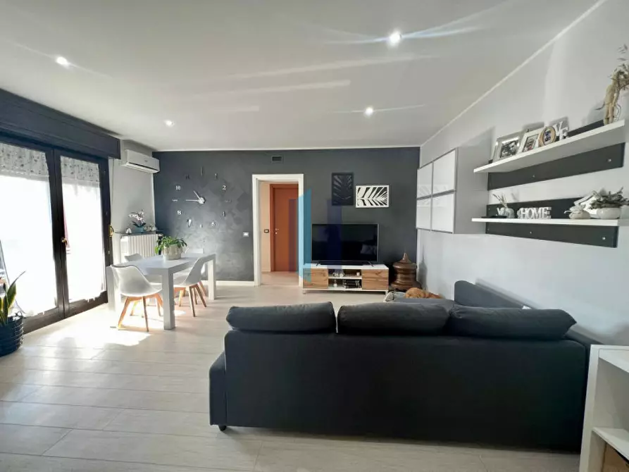 Immagine 3 di Appartamento in vendita  in Via Lionello Levi Sandri 21 a Brescia