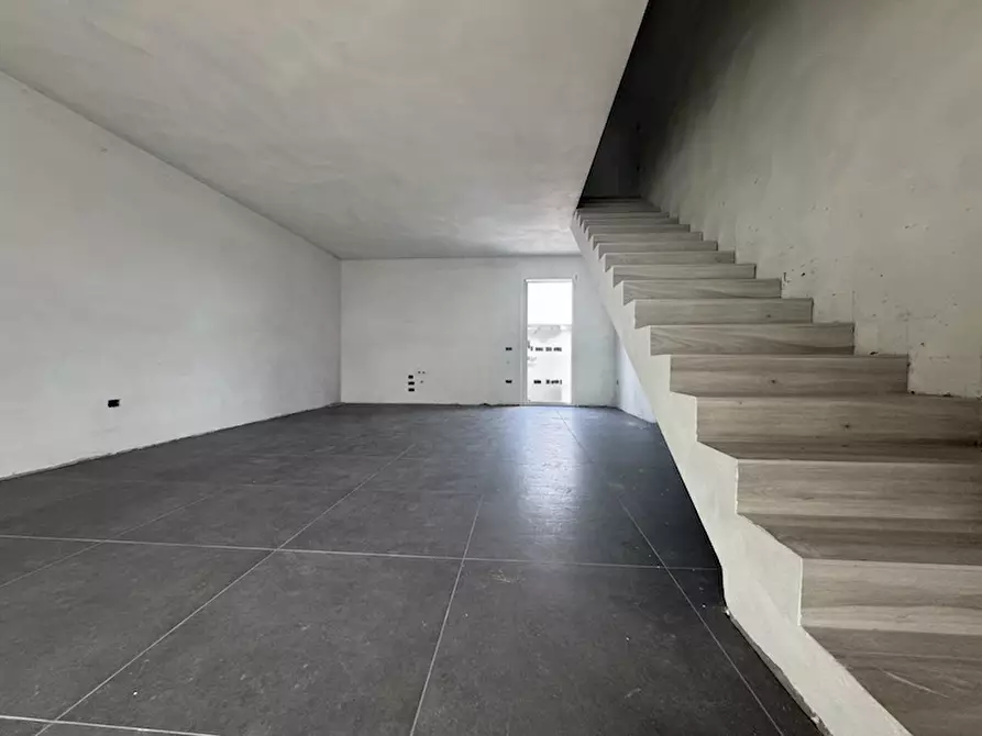 Immagine 1 di Casa trifamiliare in vendita  a Camponogara