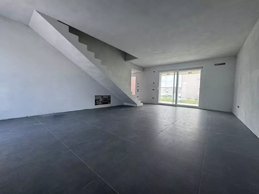 Immagine 2 di Casa trifamiliare in vendita  a Camponogara