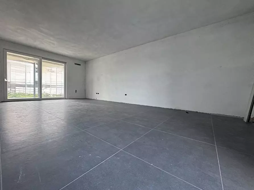 Immagine 2 di Casa trifamiliare in vendita  a Camponogara