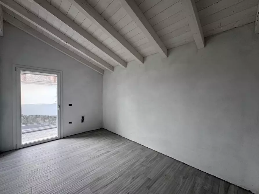 Immagine 11 di Casa trifamiliare in vendita  a Camponogara