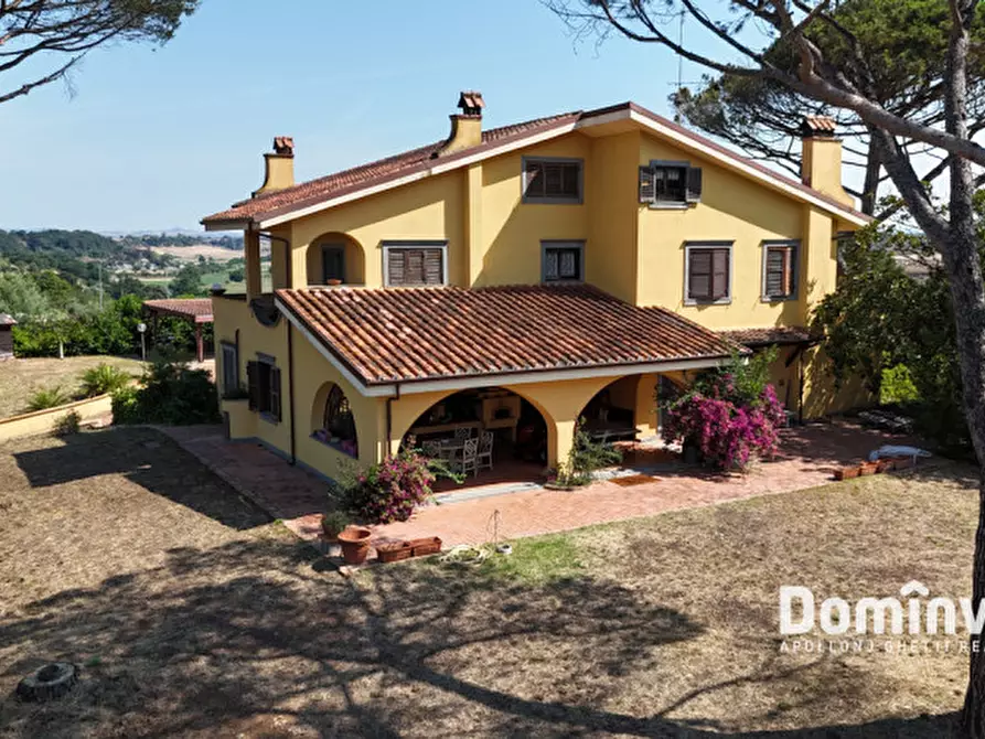 Immagine 1 di Villa in vendita  in VIA ARTURO POMPEATI LUCHINI a Fiumicino