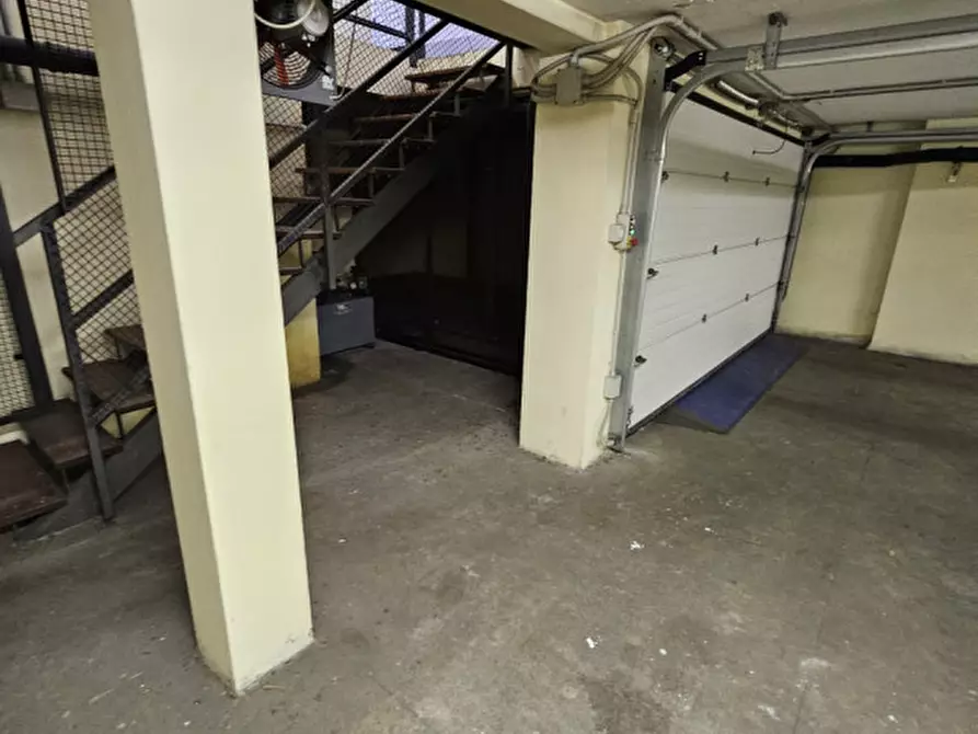 Immagine 9 di Posto auto in vendita  a Padova