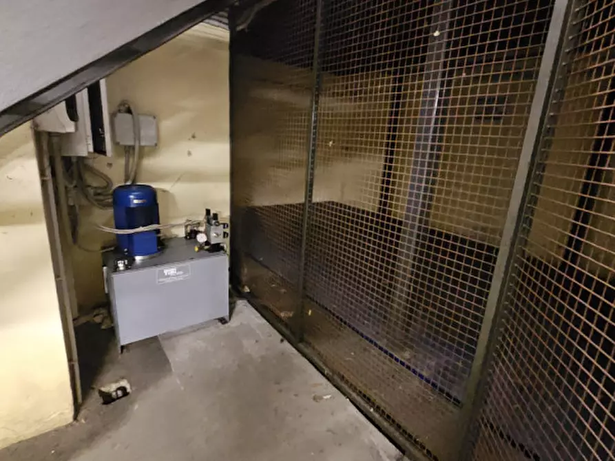 Immagine 10 di Posto auto in vendita  a Padova