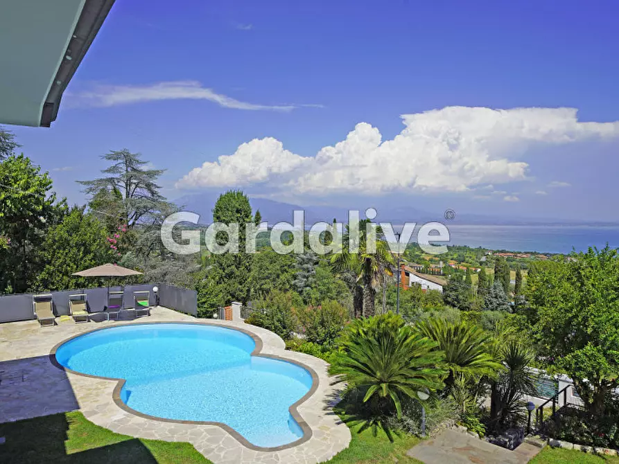 Immagine 1 di Villa in vendita  in Via Belvedere a Padenghe Sul Garda