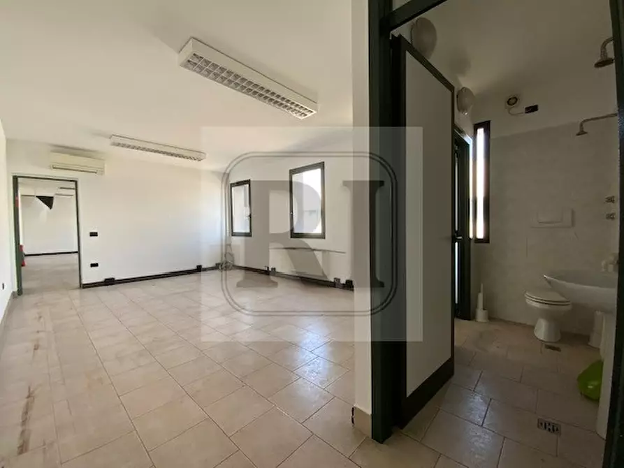 Immagine 10 di Capannone industriale in affitto  a Piazzola Sul Brenta