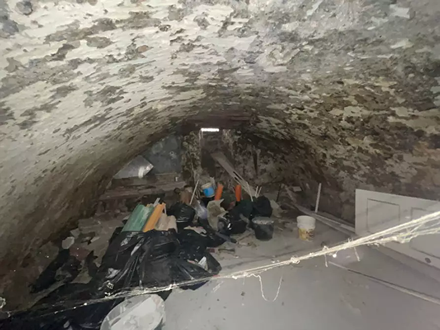 Immagine 10 di Magazzino in vendita  in Santa Maria Francesca 20 a Napoli