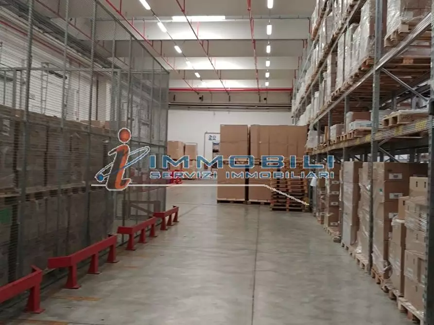 Immagine 9 di Laboratorio in affitto  in VIA GRANDI A. a Settala