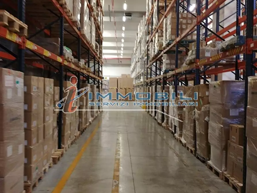 Immagine 10 di Laboratorio in affitto  in VIA GRANDI A. a Settala