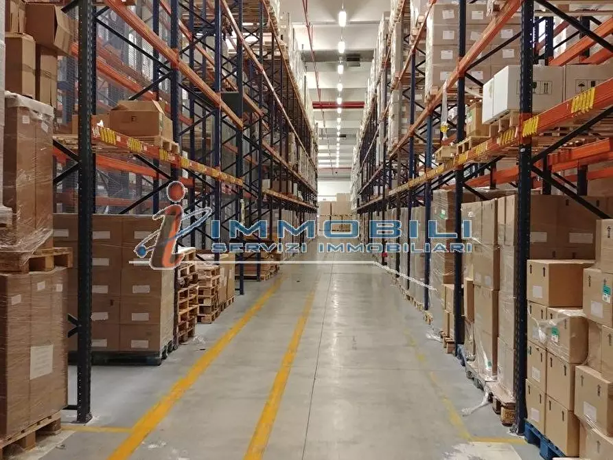 Immagine 13 di Laboratorio in affitto  in VIA GRANDI A. a Settala