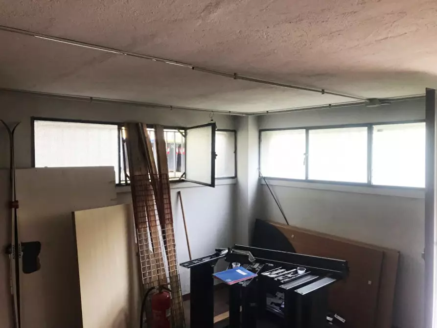 Immagine 6 di Magazzino in vendita  in via graf a Padova