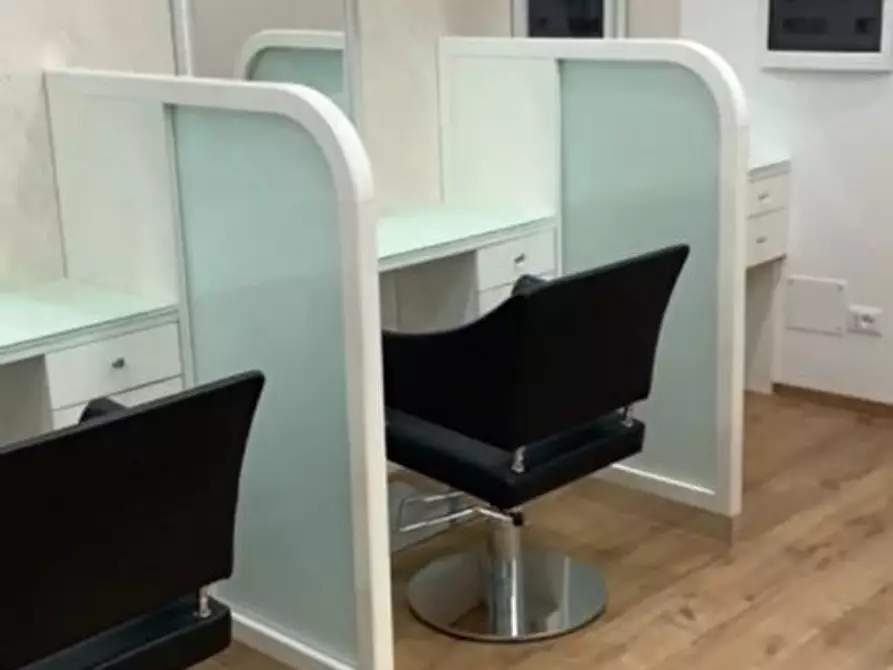 Immagine 3 di Attività commerciale in vendita  in VIA VOLTA a Abano Terme