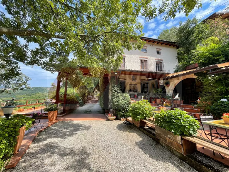 Immagine 1 di Villa in vendita  in via Berti Bassi a Castelgomberto