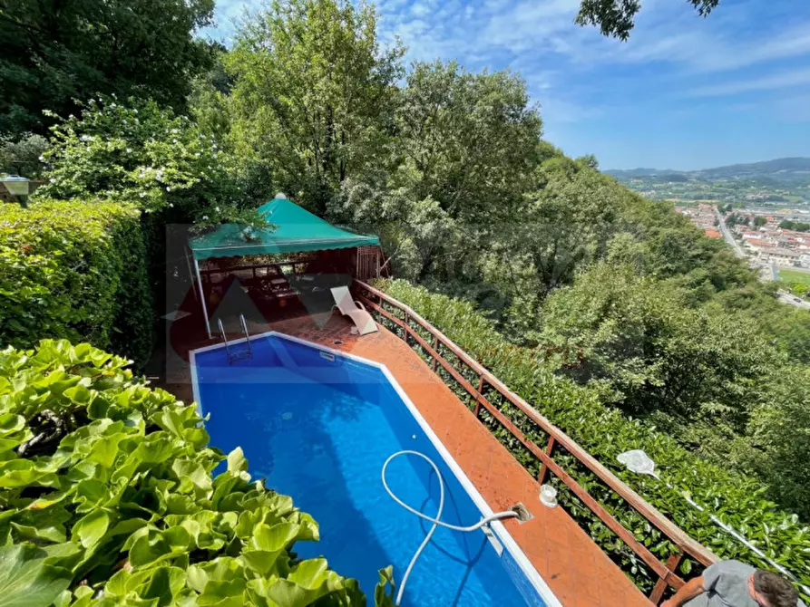 Immagine 1 di Villa in vendita  in via Berti Bassi a Castelgomberto