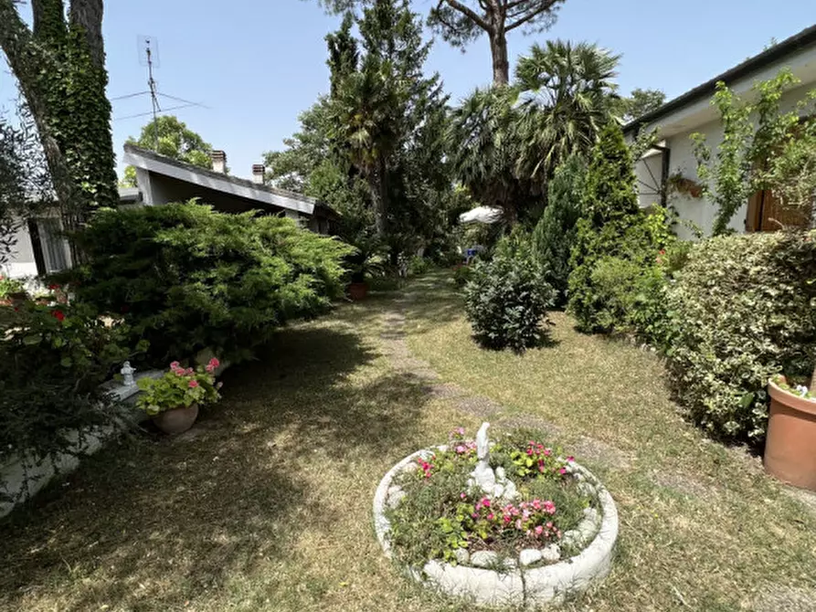 Immagine 23 di Casa indipendente in vendita  in Strada Statale Arceviese a Senigallia