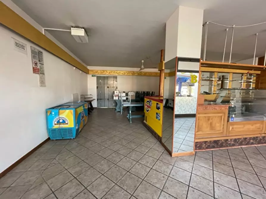 Immagine 2 di Attività commerciale in vendita  a Barbarano Mossano