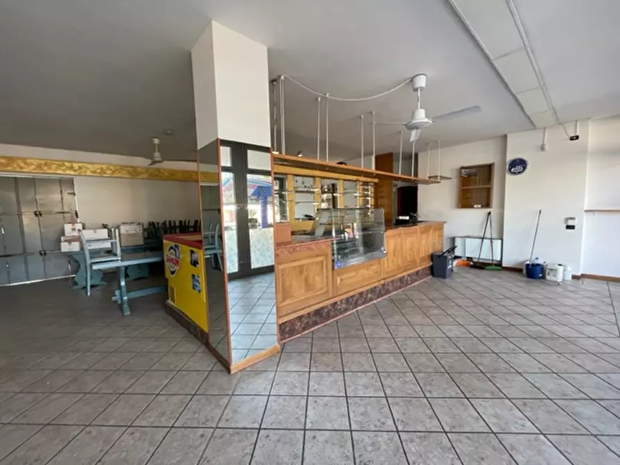 Immagine 3 di Attività commerciale in vendita  a Barbarano Mossano