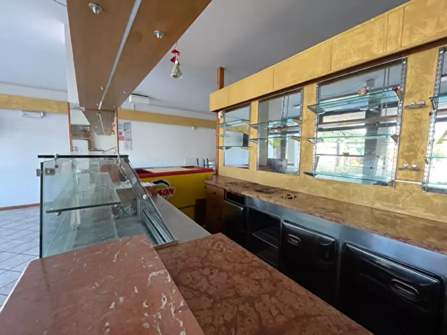 Immagine 5 di Attività commerciale in vendita  a Barbarano Mossano