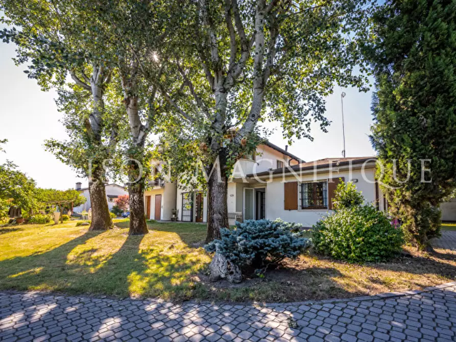 Immagine 1 di Villa in vendita  in CORSO ITALIA 622 / 622A a Terre Del Reno