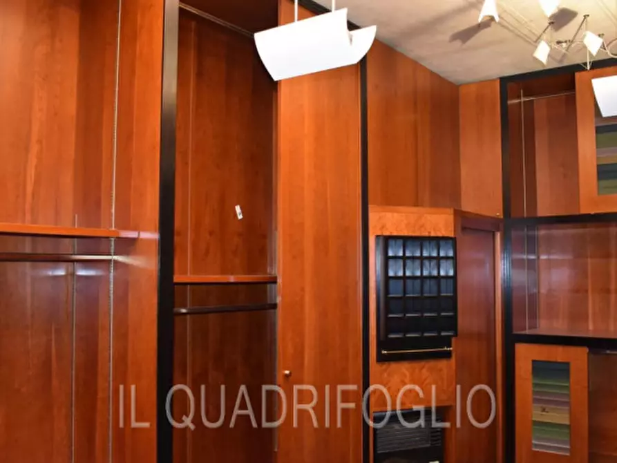 Immagine 2 di Negozio in vendita  a Cesena