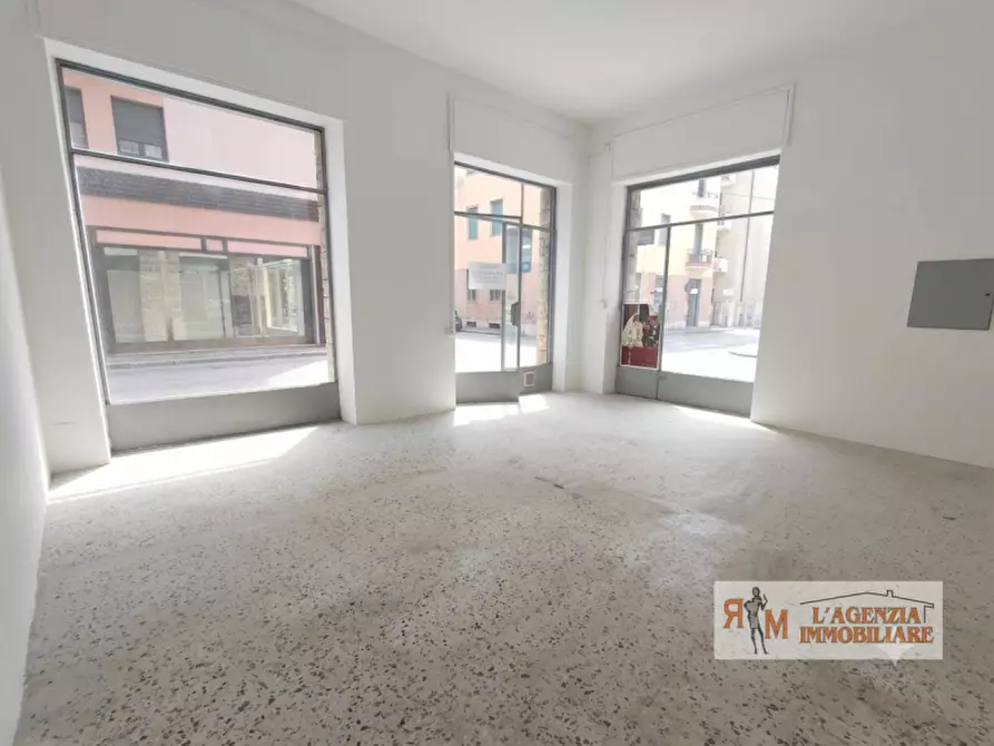 Immagine 2 di Negozio in vendita  in Via Pietro Gori a Terni