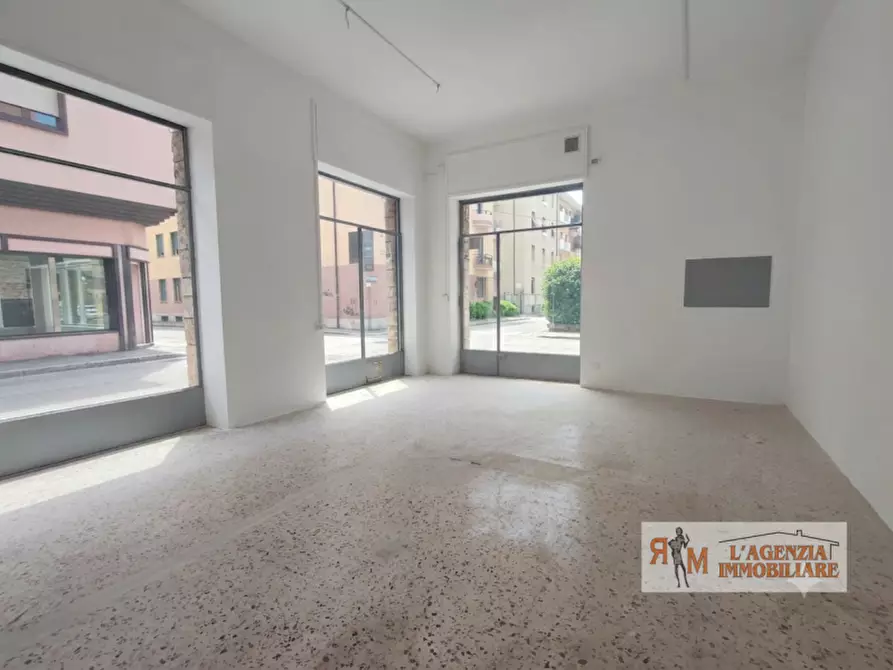 Immagine 5 di Negozio in vendita  in Via Pietro Gori a Terni