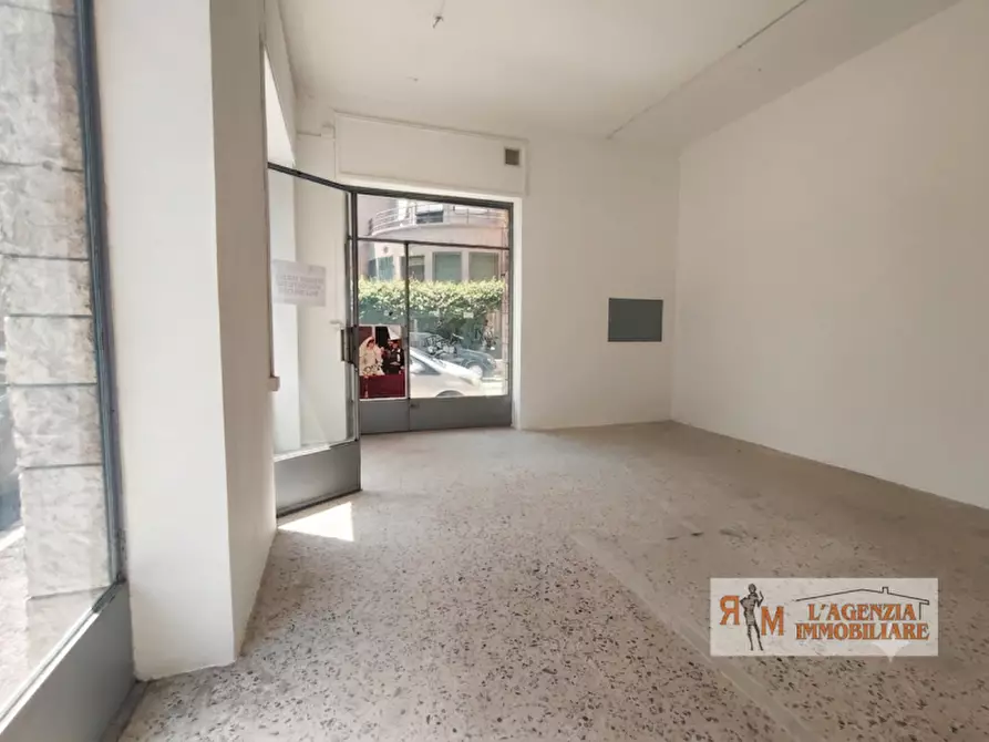 Immagine 6 di Negozio in vendita  in Via Pietro Gori a Terni