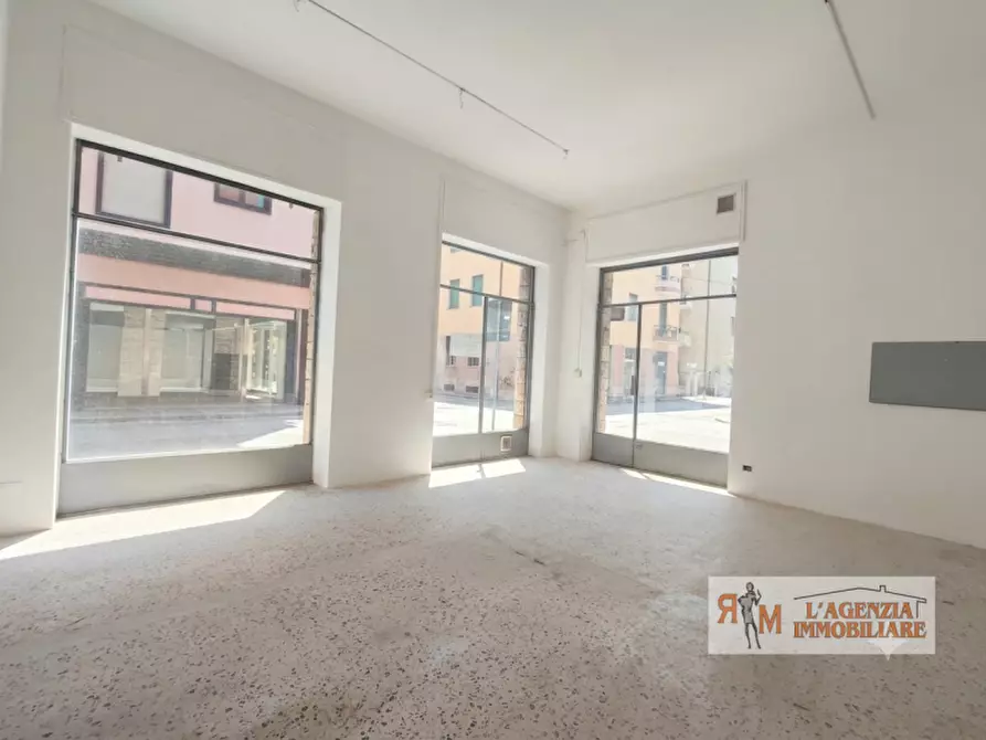 Immagine 7 di Negozio in vendita  in Via Pietro Gori a Terni