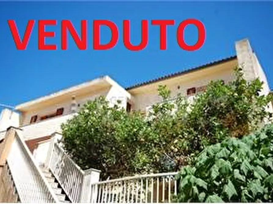 Immagine 1 di Appartamento in vendita  a La Maddalena