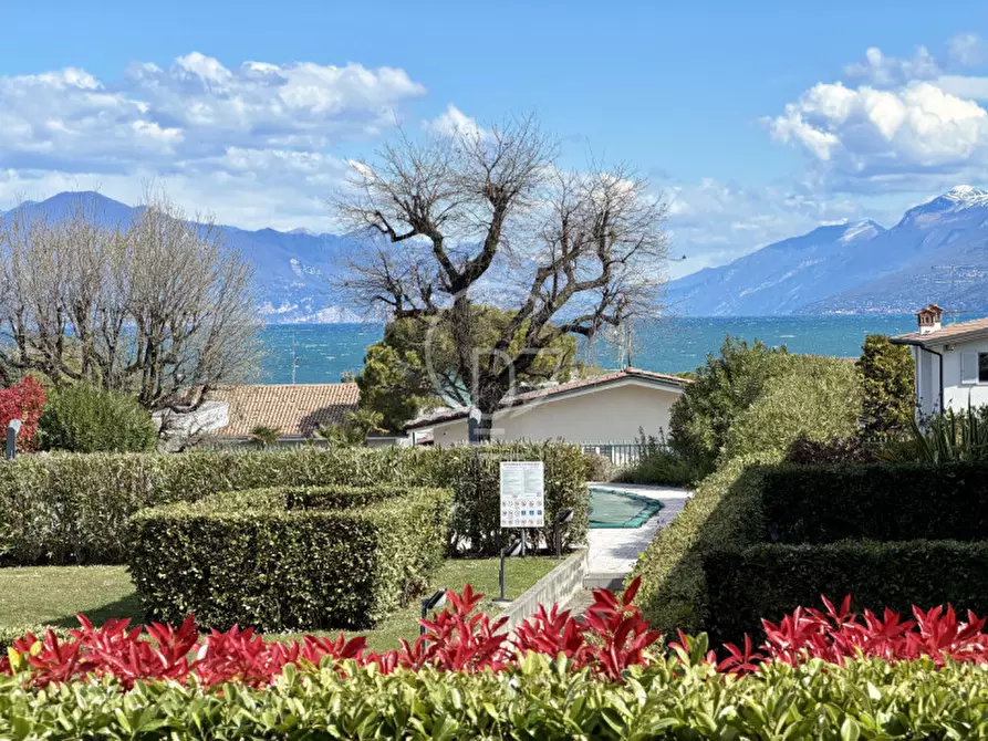 Immagine 1 di Appartamento in vendita  in Via Daniele Comboni a Desenzano Del Garda