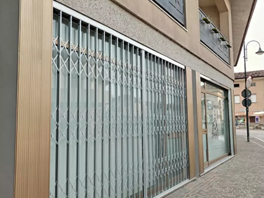 Immagine 2 di Negozio in affitto  in via Trieste 8 a Gonars