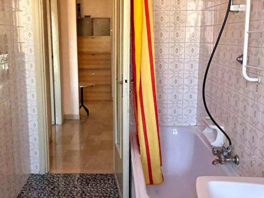 Immagine 11 di Appartamento in vendita  in corso piave 49 a Alba