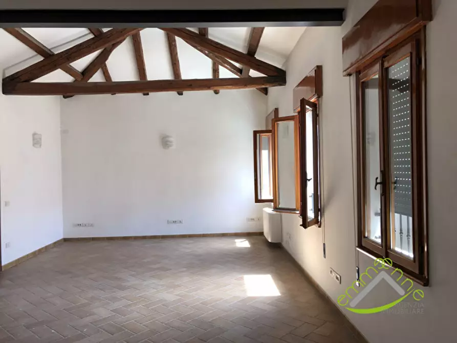 Immagine 3 di Negozio in vendita  a Campagna Lupia