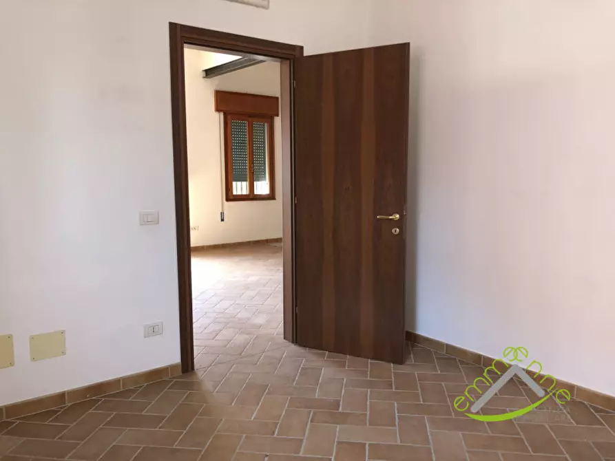 Immagine 4 di Negozio in vendita  a Campagna Lupia