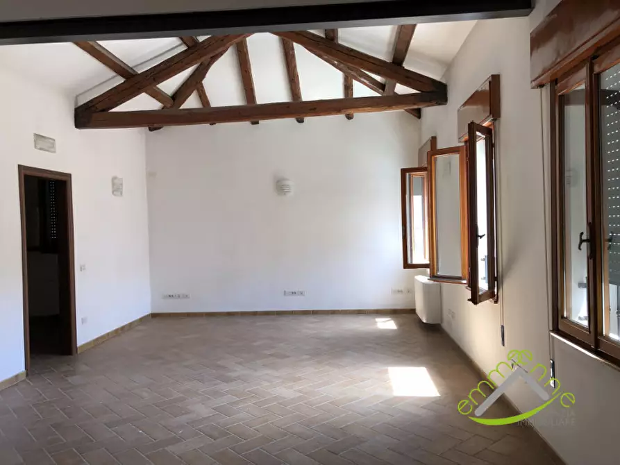 Immagine 6 di Negozio in vendita  a Campagna Lupia