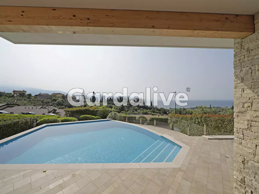 Immagine 2 di Villa in vendita  in Via Pulciano a Toscolano-Maderno